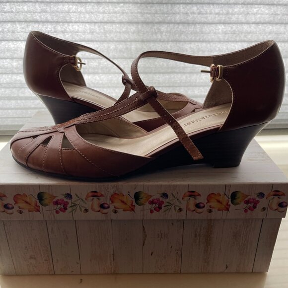 Naturalizer: Tan/Brown Leather Low Heel Pump 8.5 Narrow - Picture 4 of 5